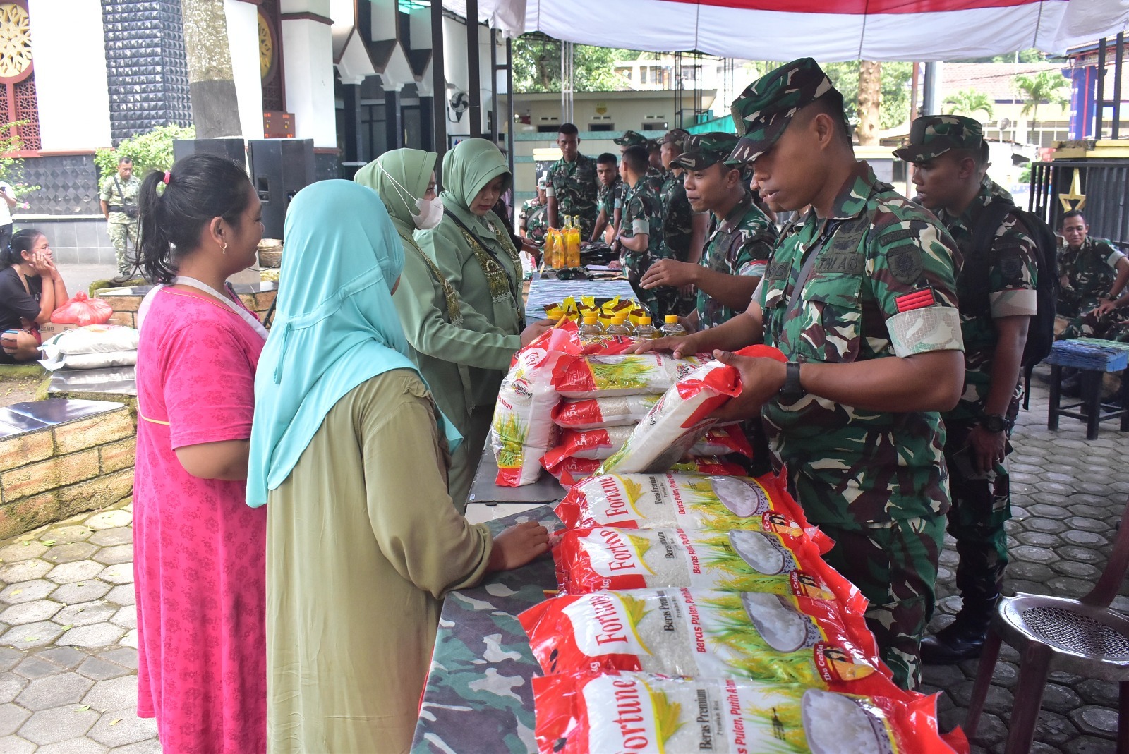Brigif 9 Kostrad Gelar Bazar Ramadan, Sediakan Kebutuhan Pokok Harga Terjangkau