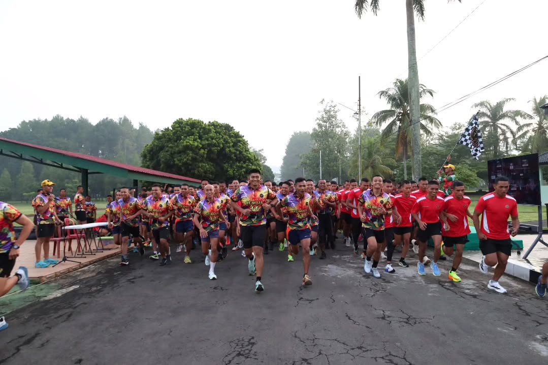 Uji Ketahanan Fisik, Prajurit Brigif 18 dan Yonif 502 Kostrad Tempuh Lari 15 Km di Malang
