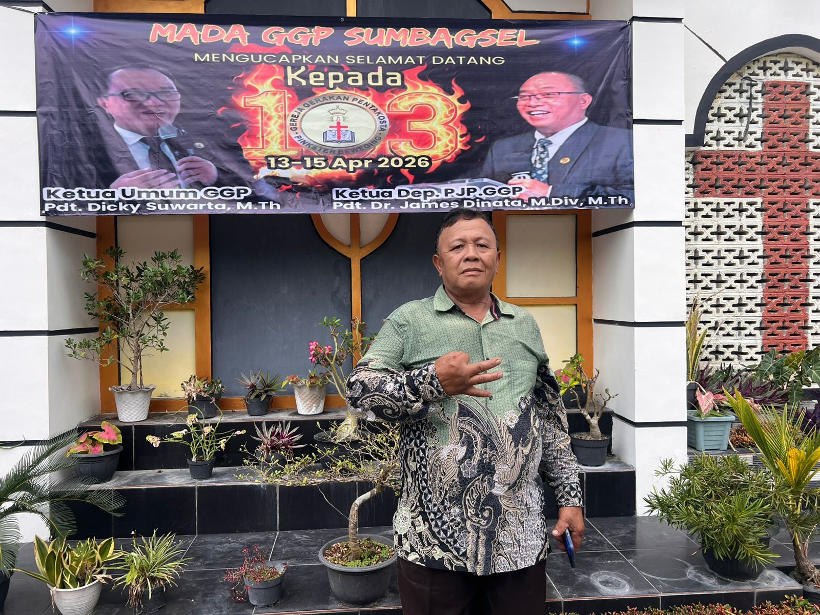 Ketua Dept.Perintisan Jemaat PedesaanPdt.Dr.James Dinata