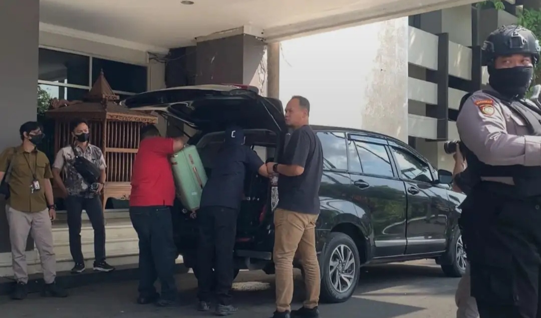 KPK Telusuri Dokumen di Lingkungan Pemkab Tulungagung, Sejumlah Barang Dibawa untuk Pendalaman