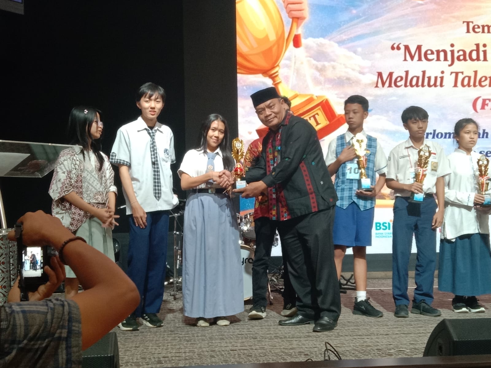 350 Pelajar Bogor “Mengguncang” Festival Pendidikan Kristen ke-3: Dari Pendeta Cilik hingga Cerdas Cermat Alkitab!