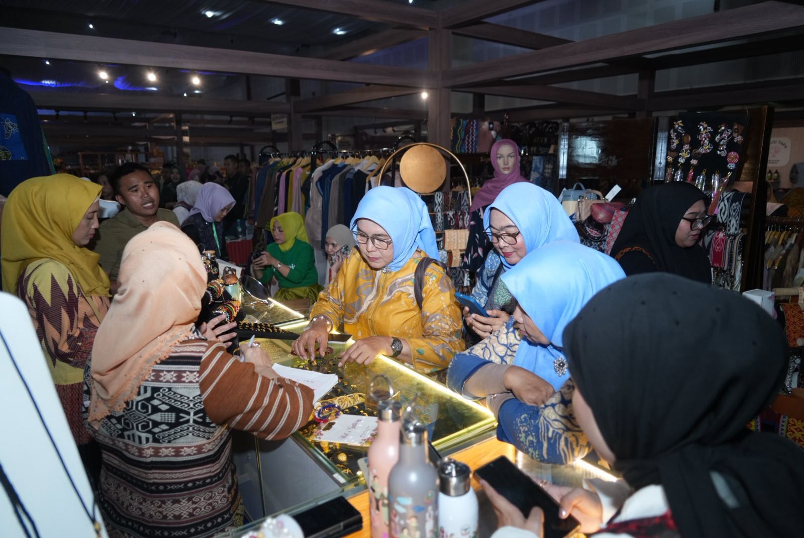 Helsgallery Jadi Penutup Manis PERSIT BISA Vol. II, Karya Elegan Persit Kostrad Tuai Perhatian